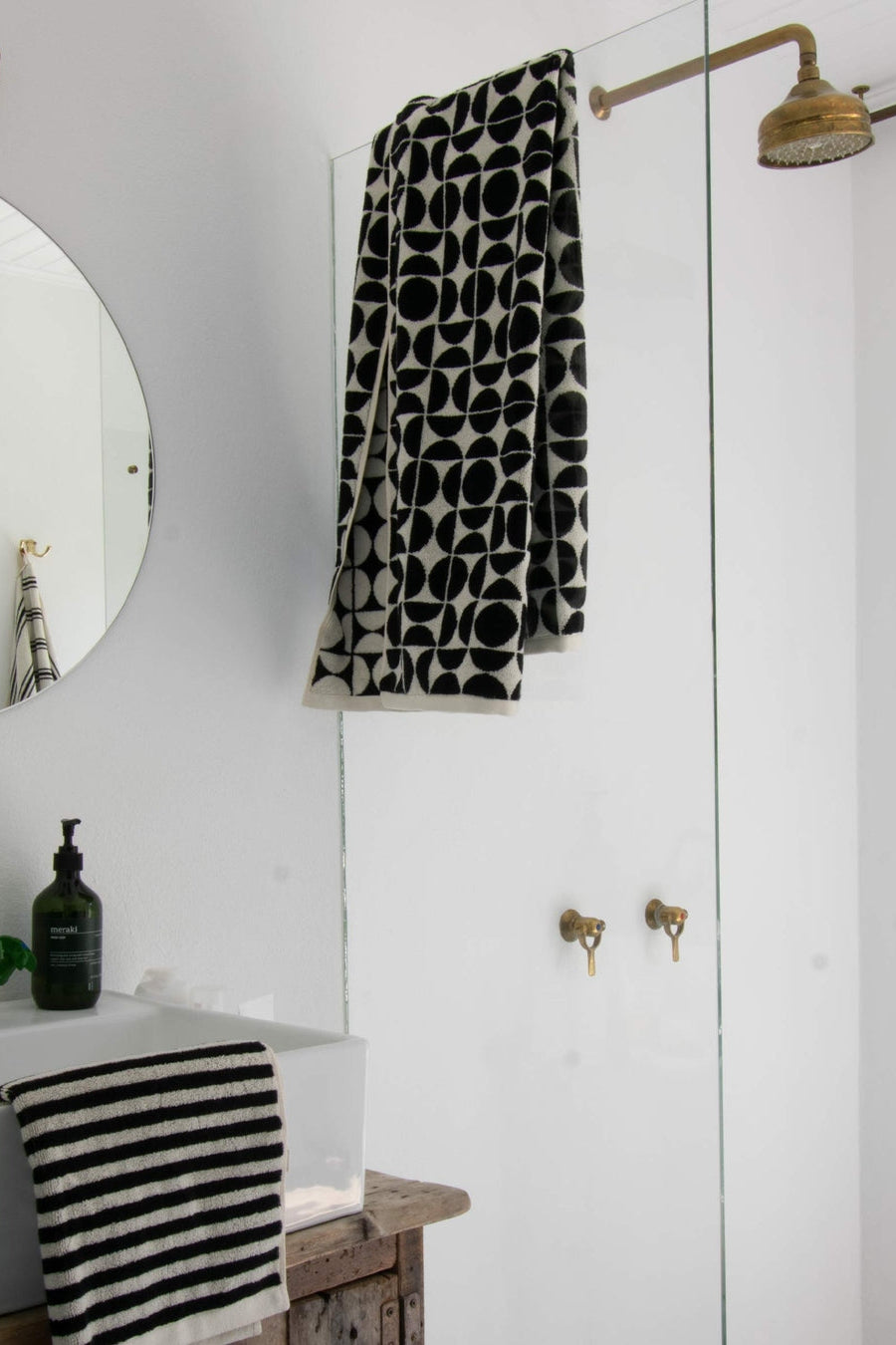 Geo håndklæde, Black/Cream - 70x140 cm